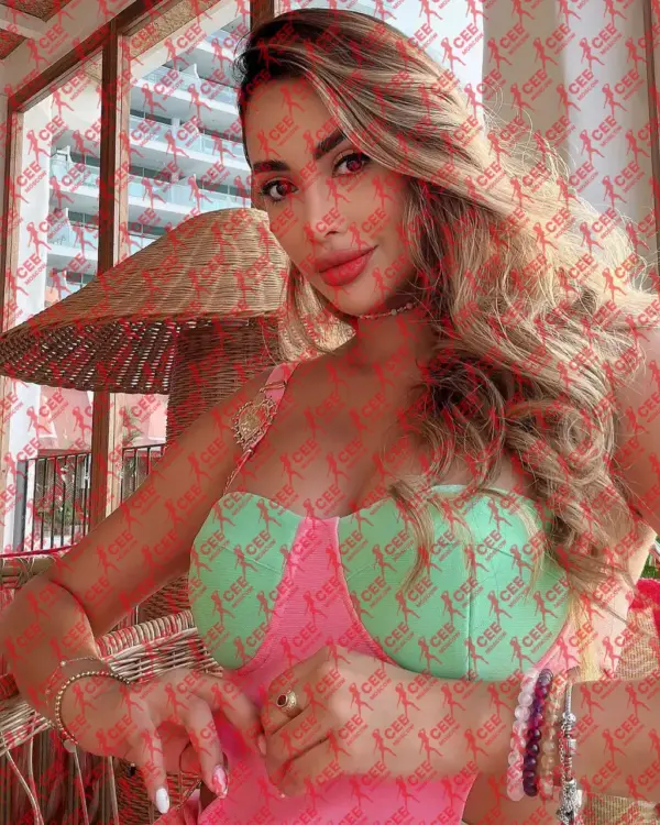 Имя: Ариана, Возраст: 24, Грудь: 4