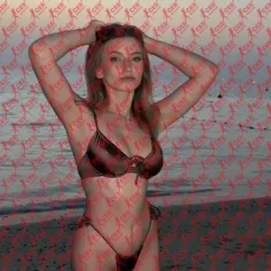 Имя: Авелина, Возраст: 23, Грудь: 2