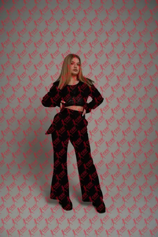 Имя: Кэролайн, Возраст: 19, Грудь: 1