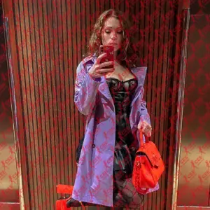 Имя: Лаяна, Возраст: 23, Грудь: 2