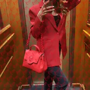 Имя: Лаяна, Возраст: 23, Грудь: 2