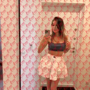 Имя: Лейла, Возраст: 21, Грудь: 2