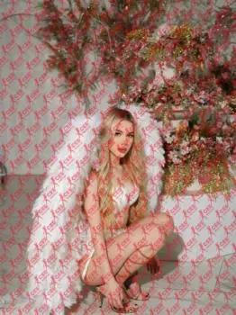 Имя: Лорена, Возраст: 23, Грудь: 2