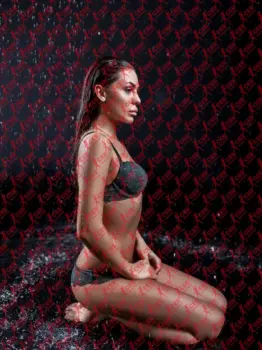 Имя: Мелания, Возраст: 25, Грудь: 2