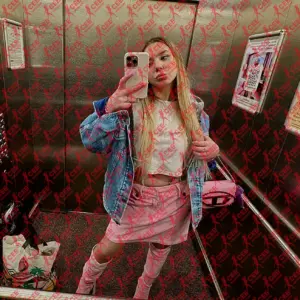 Имя: Мия, Возраст: 23, Грудь: 2