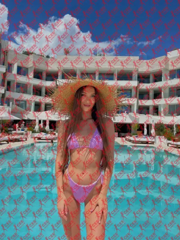 Имя: Николь, Возраст: 26, Грудь: 1